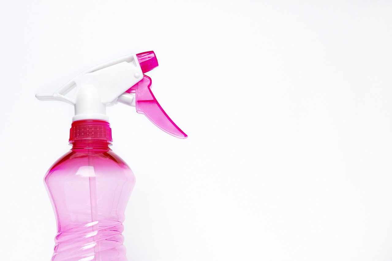 Produto de limpeza em frasco pulverizador